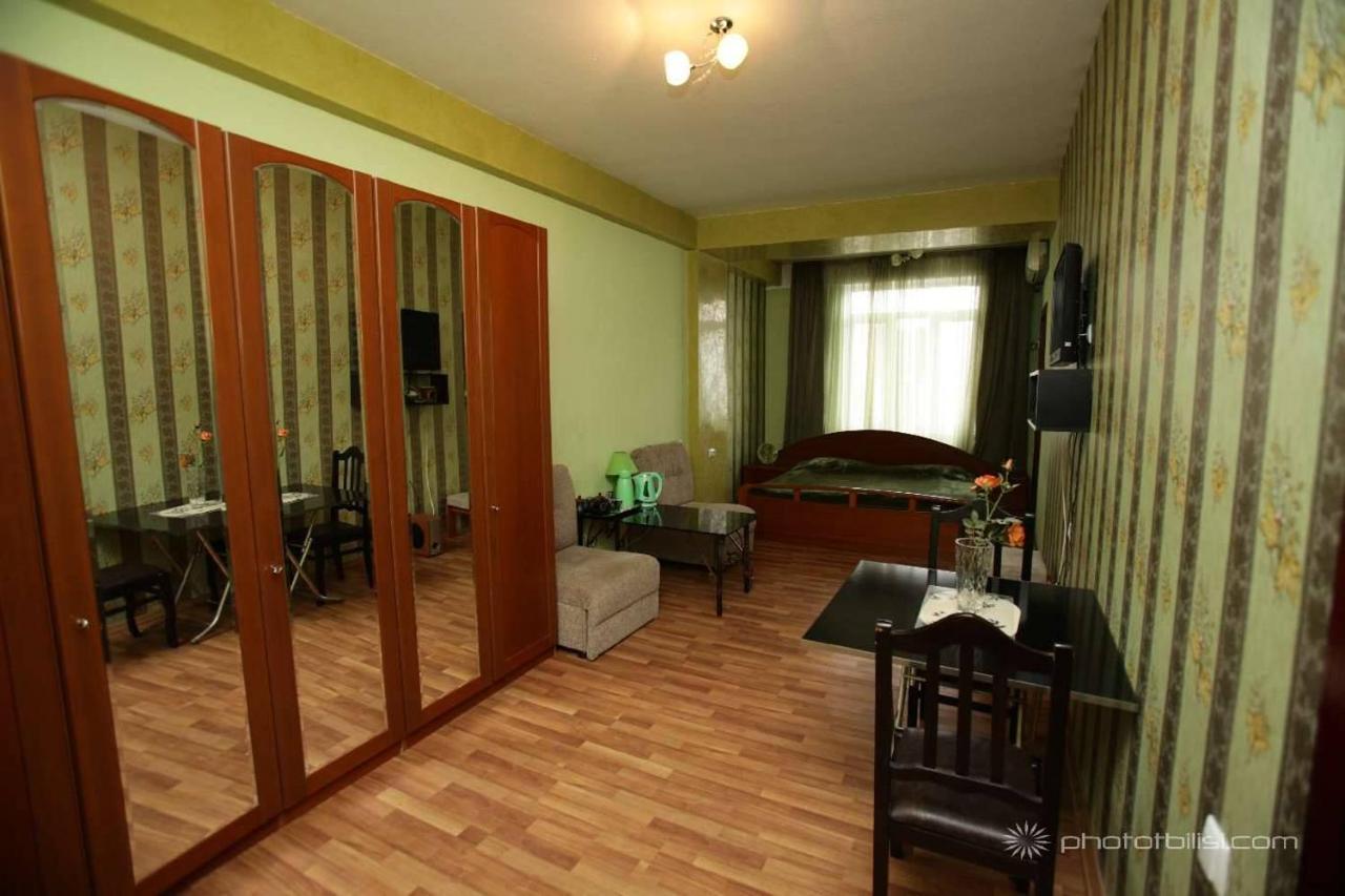 Niko'S Apartments On Shartava Street Tbilisi Esterno foto